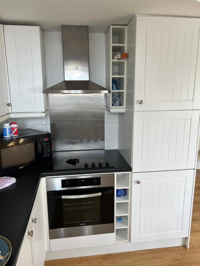 Double Bed Room Theobald Street Borehamwood Exteriör bild